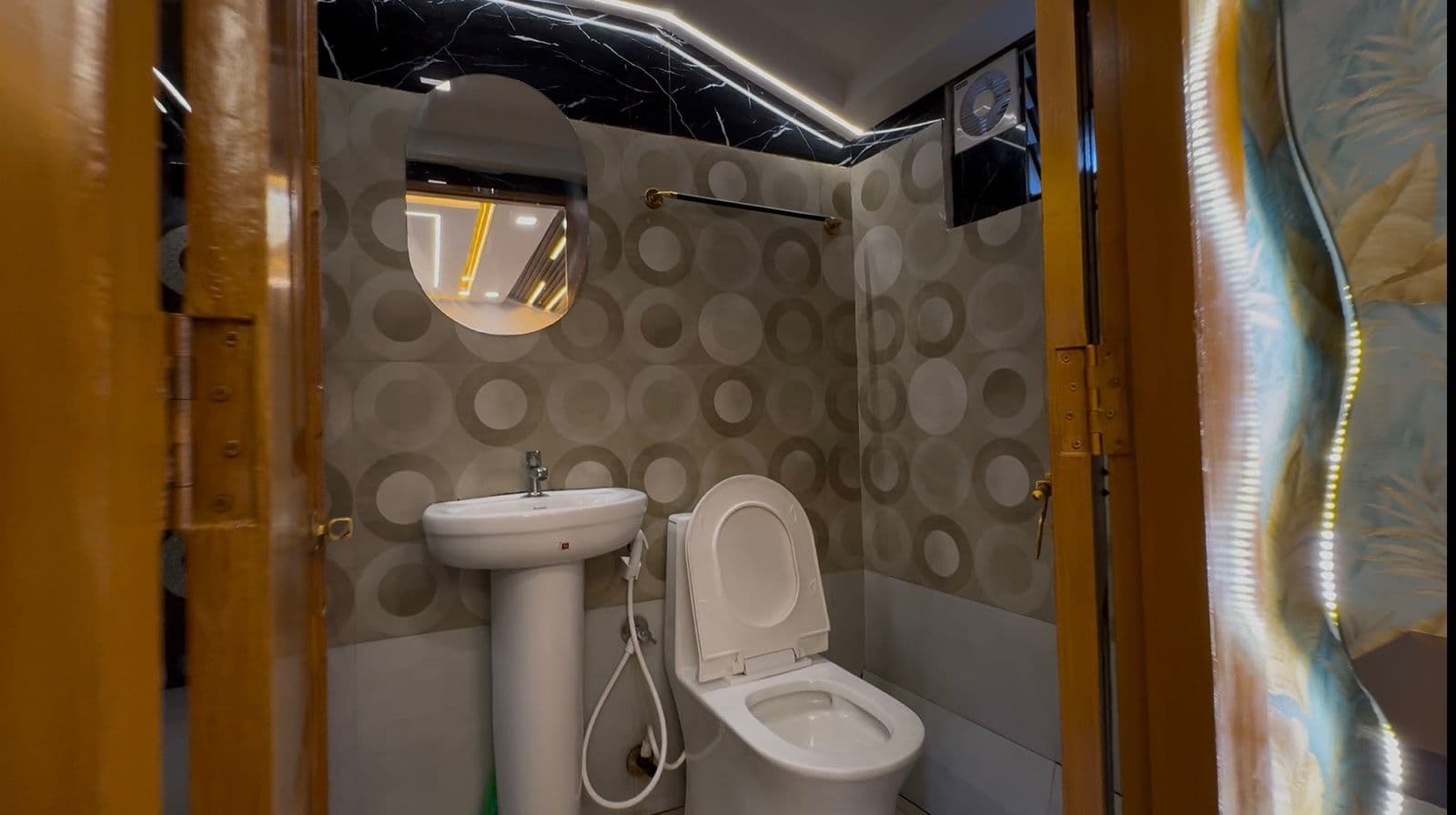 1 Bedroom Houseboat Alleppey Photo 2