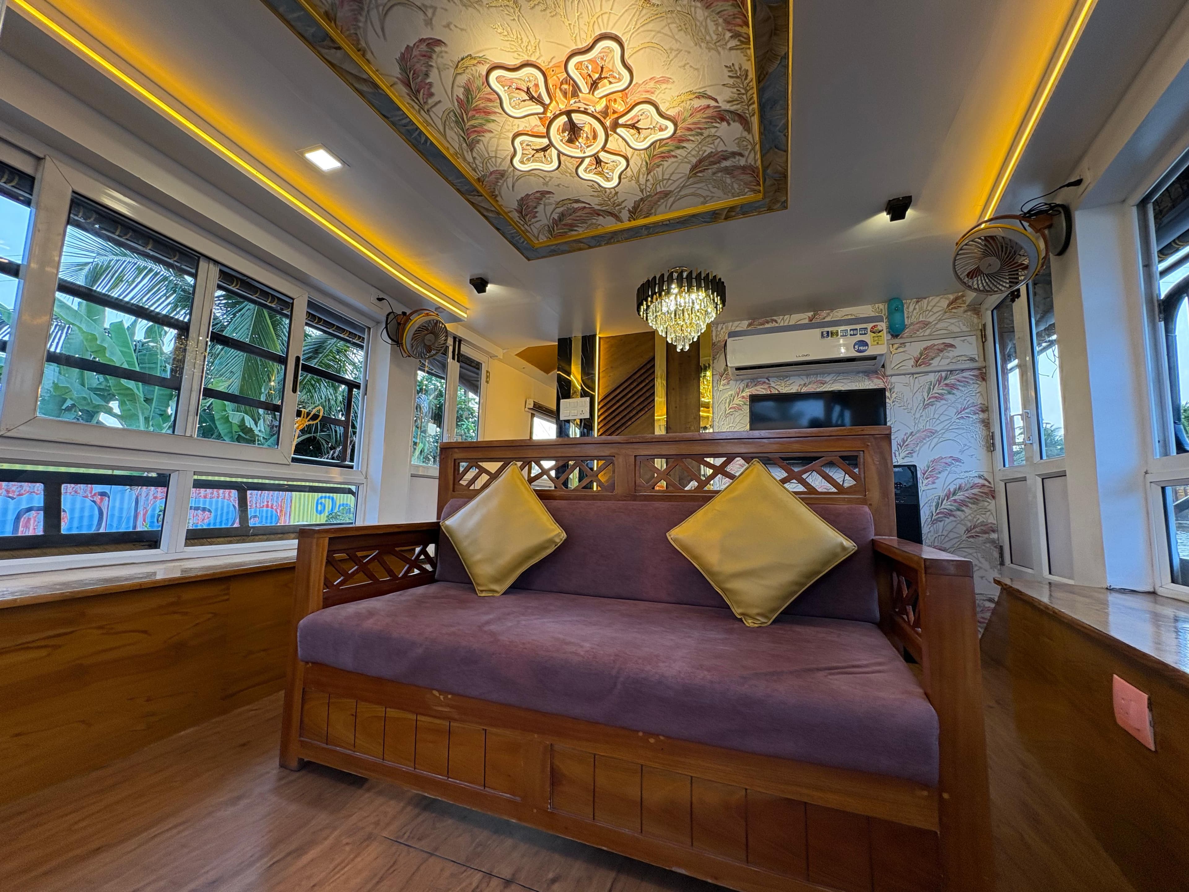 1 Bedroom Houseboat Alleppey Photo 3