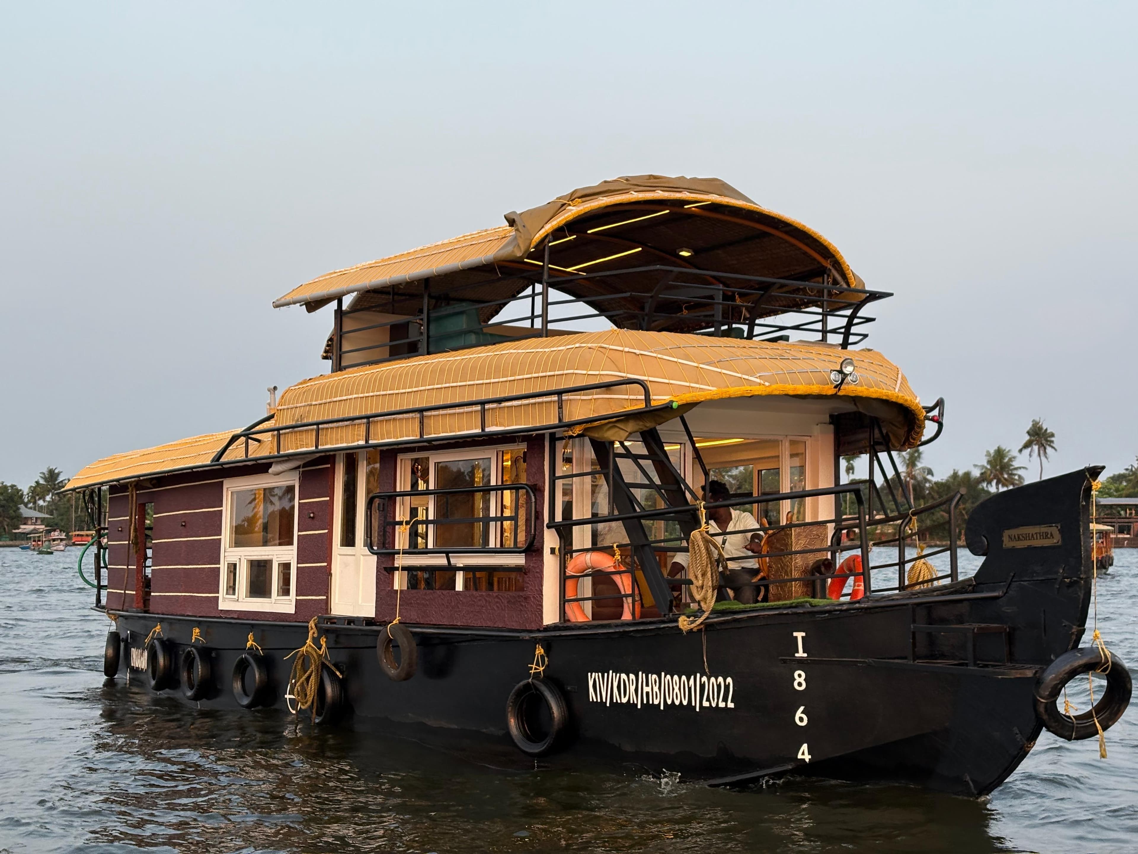1 Bedroom Houseboat