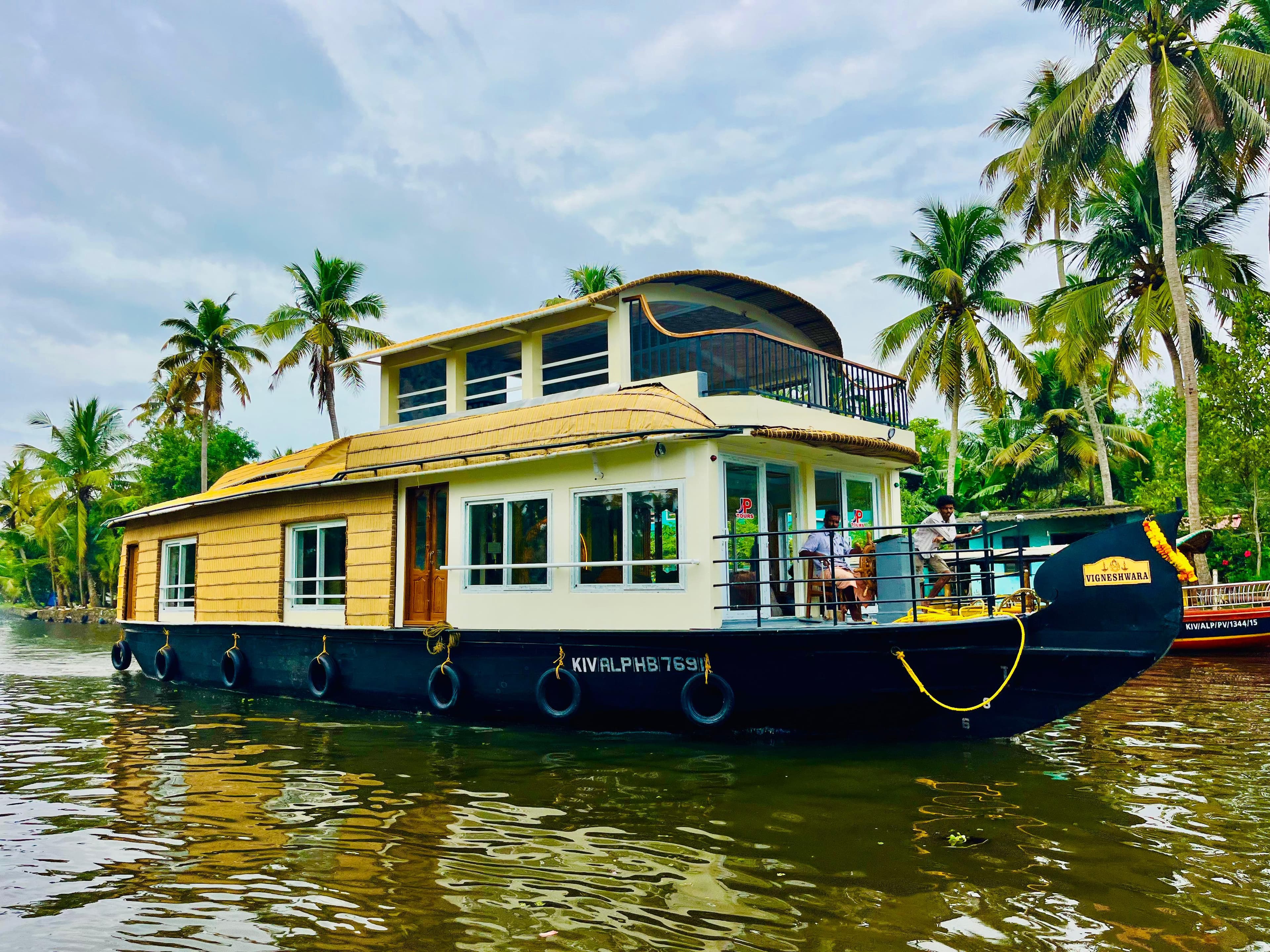 2 Bedroom Houseboat