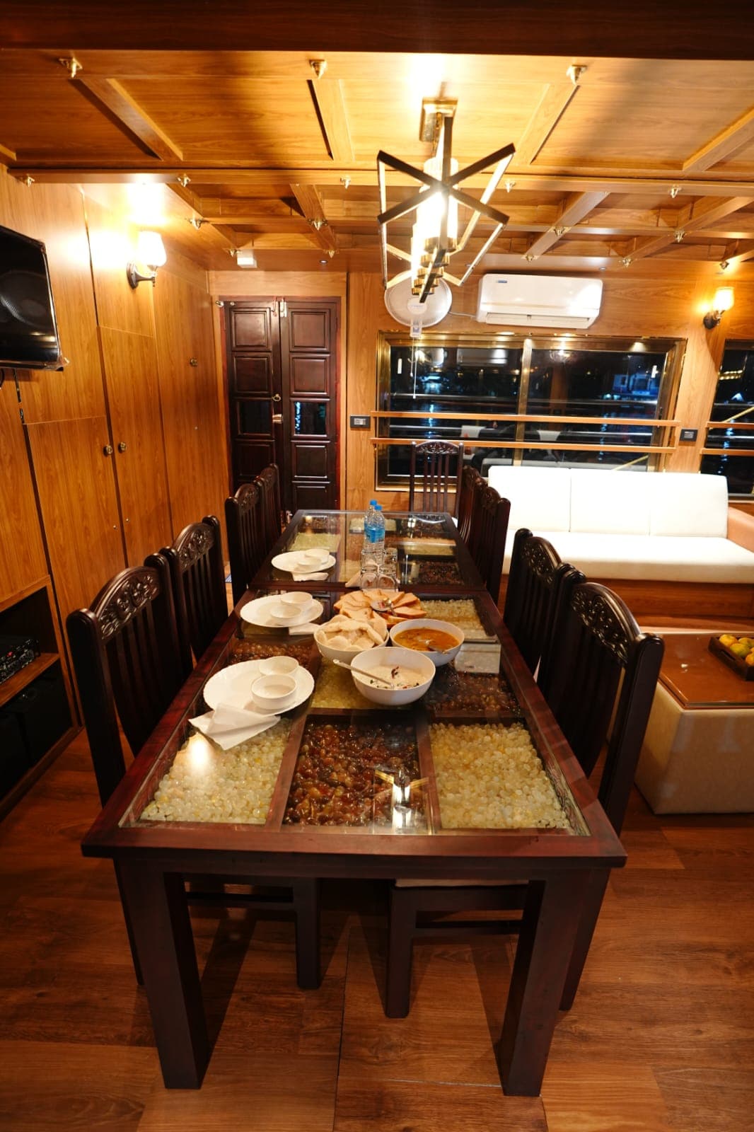 4 Bed Houseboat