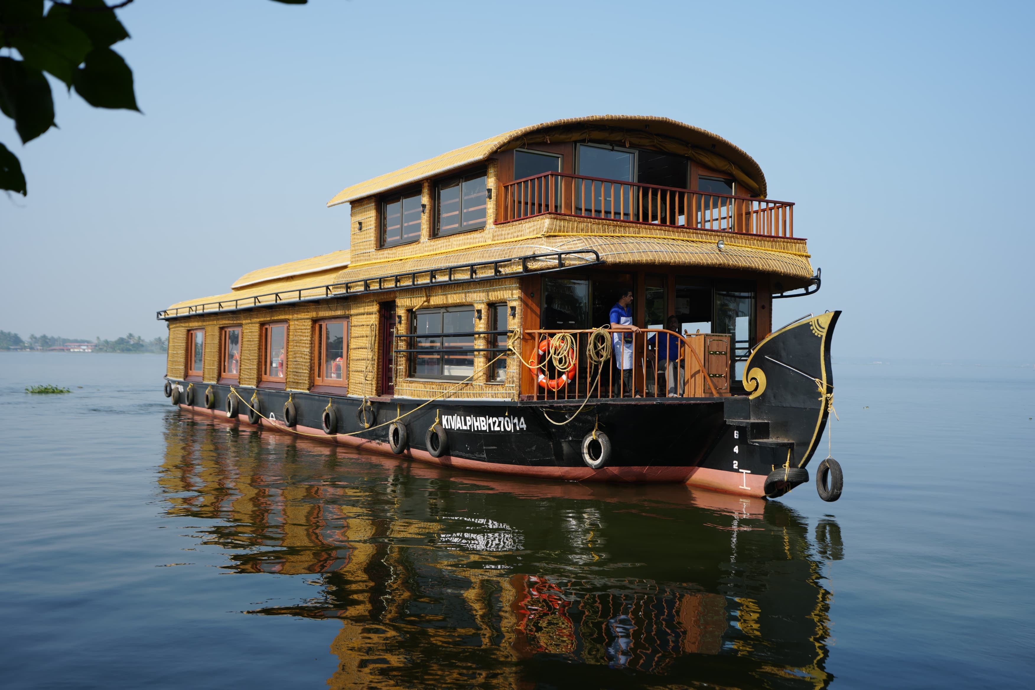 4 Bedroom Houseboat