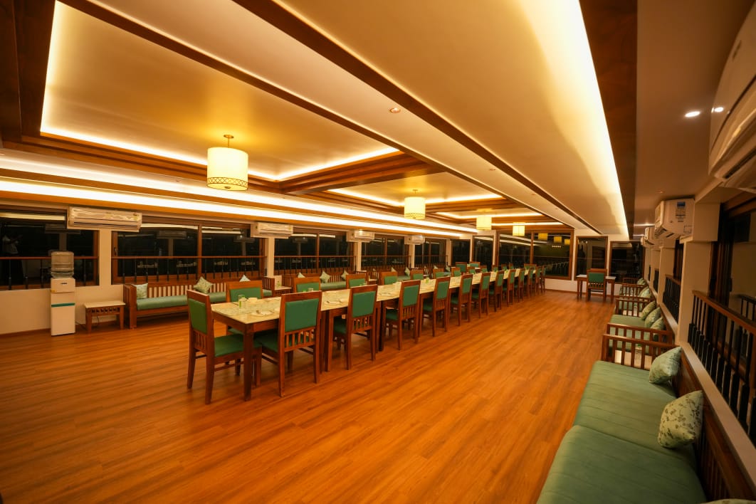 Happy guests on houseboat